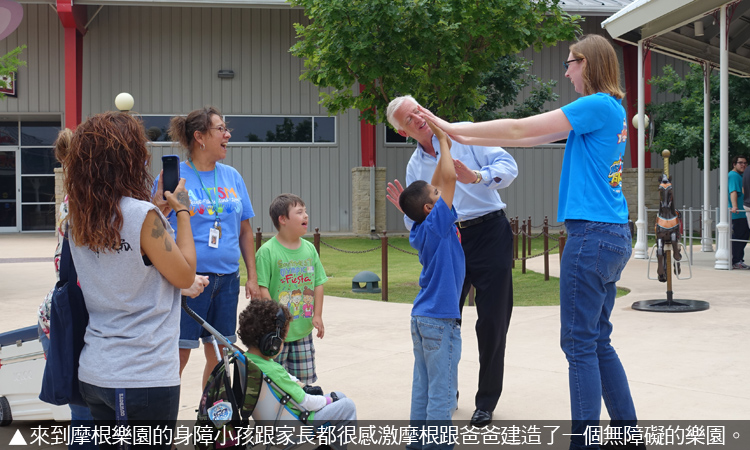 來到摩根樂園的身障小孩跟家長，很感激摩根跟爸爸建造了一個無障礙的樂園